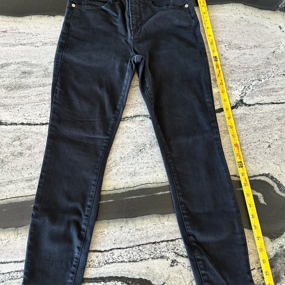 Like new! Good American Black Good Waist Crop